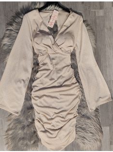 Kövekkel díszített ruha 